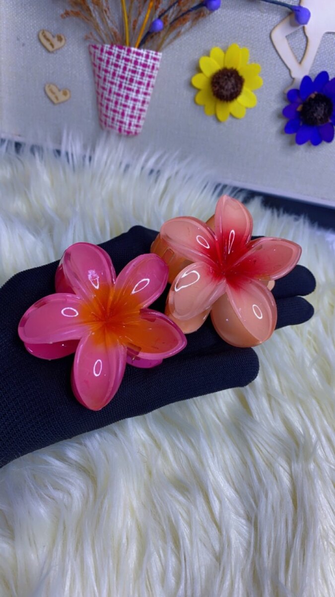 Flower claw clips