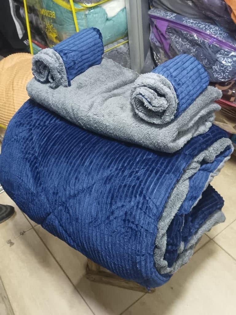 Bedroom set: Corduroy comforter + 2 pillows +1 duvet cover