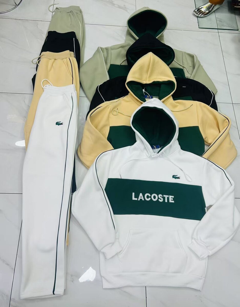 Ensemble de survêtement moderne