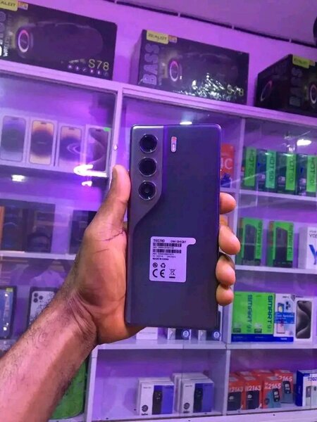 Tecno Camon 40 Pro - Smartphone élégant