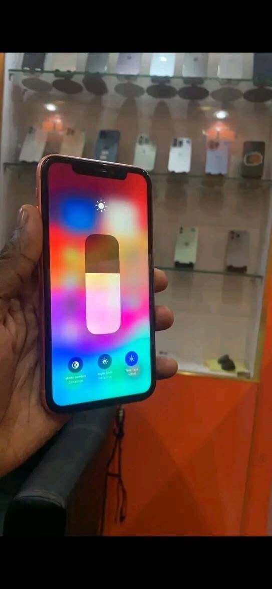 iPhone XR 64giga casineuf très propre