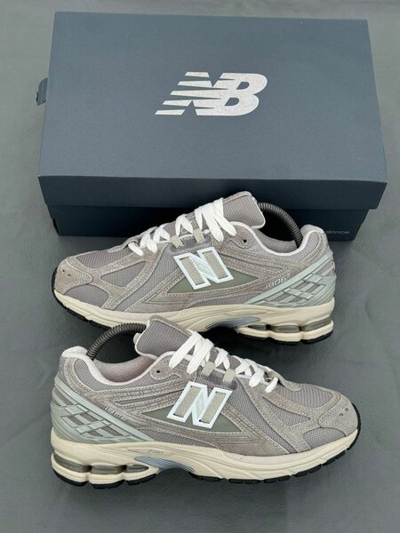 Baskets New Balance 1906R Gris