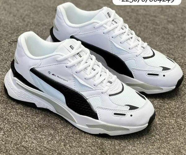 Chaussures de sneakers blanches