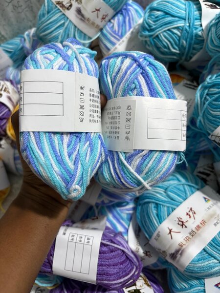 Fil à tricoter coloré de qualité