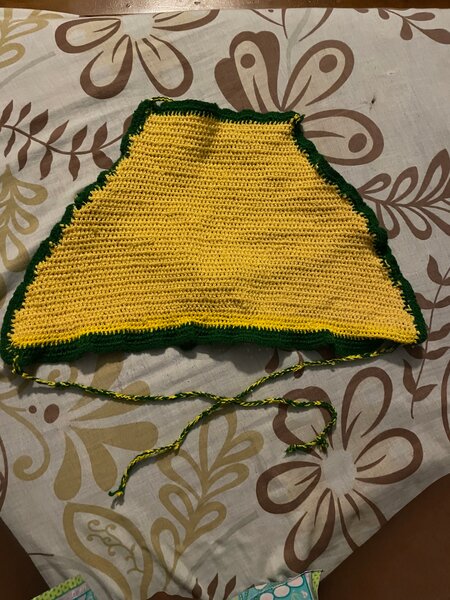 Haut en crochet jaune