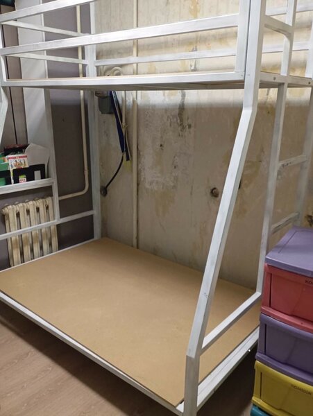 Даухярусная трехместная кровать180 смНиз 1.10,аех ширина 80