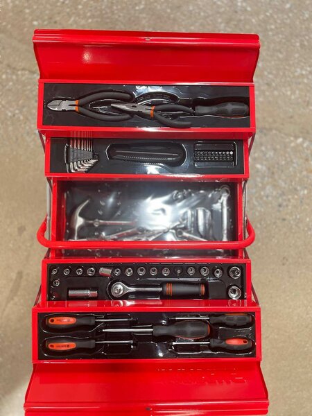 METAL TOOL BOX