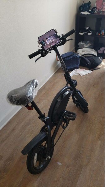 Vélo électrique compact pliant