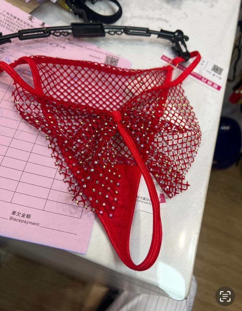 Culotte sexy en résille rouge