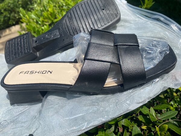 Ladies easy wear sandals