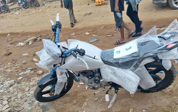 Moto neuve emballée premium