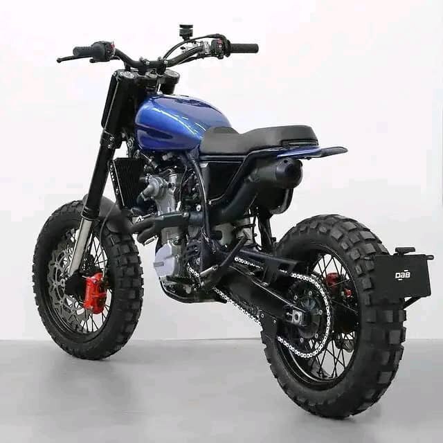 Moto tout-terrain puissante