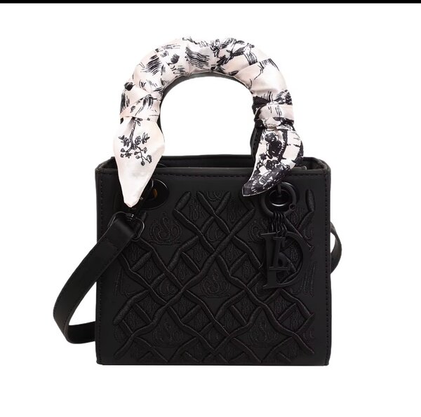 Sac à main élégant avec foulard