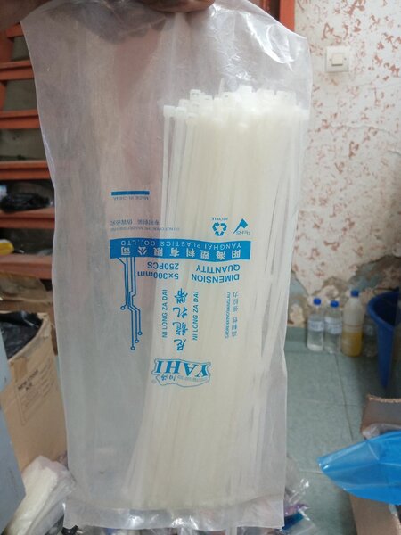 Serre-câbles en nylon 300mm