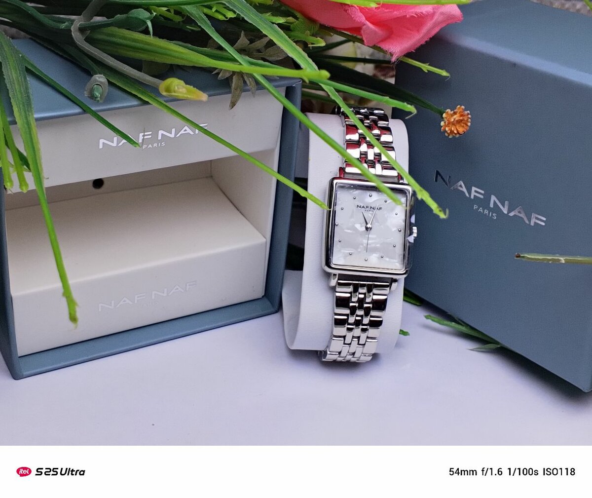 Montres élégantes Naf Naf