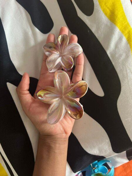 Pinces à cheveux fleur irisées
