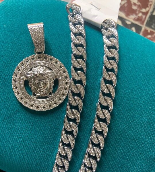 Collier Pendentif Style Médaillon