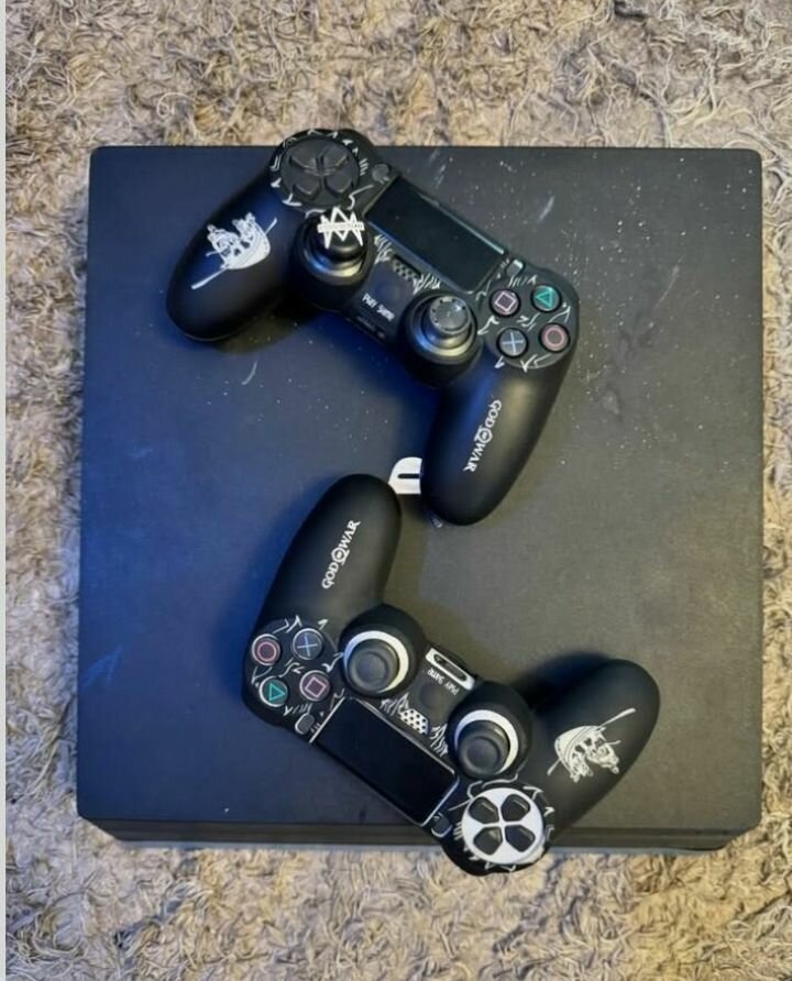 PRE-OWNED PLAYSTATION 4 PRO