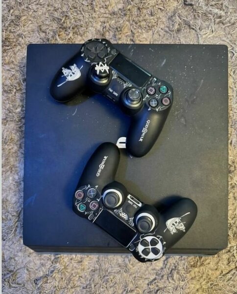 PRE-OWNED PLAYSTATION 4 PRO