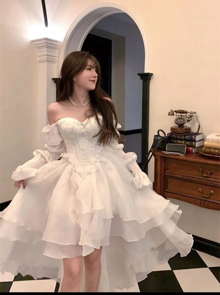 Белое платье