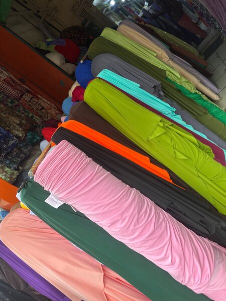 Tissus en gros colorés