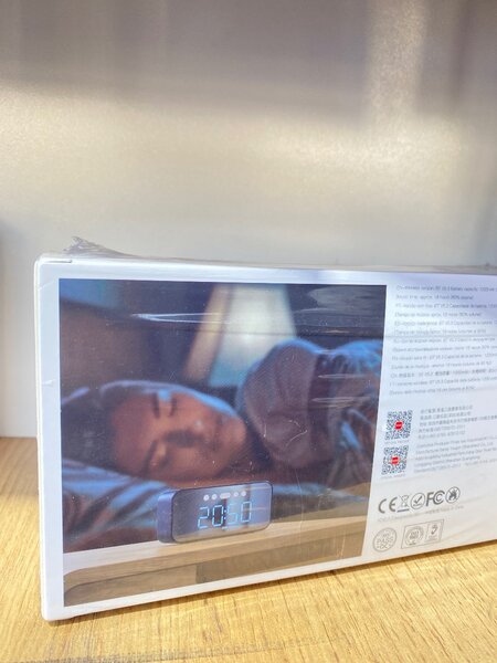 Колонка и часы от фирмы XO