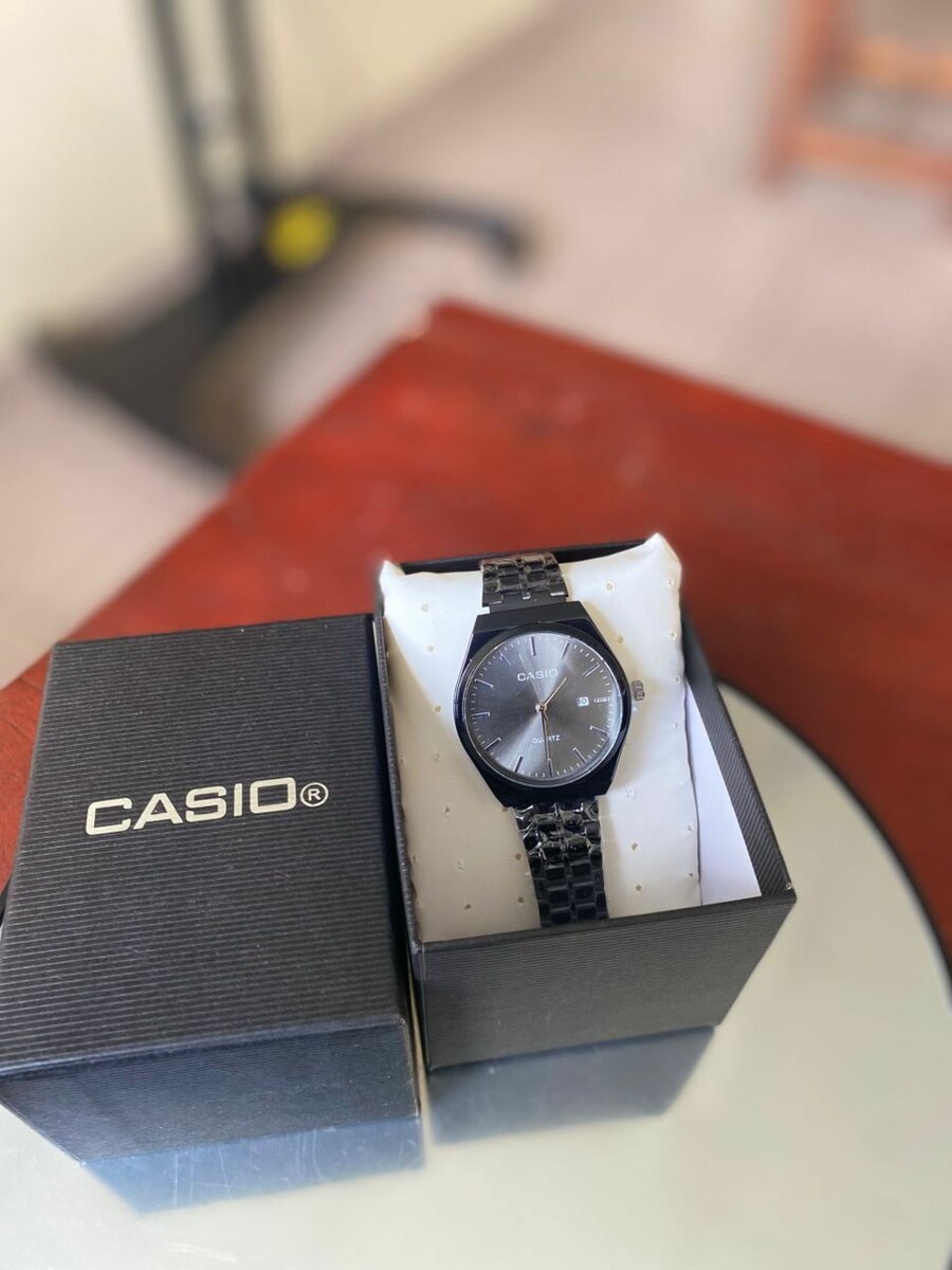 Montres élégantes en acier inoxydable