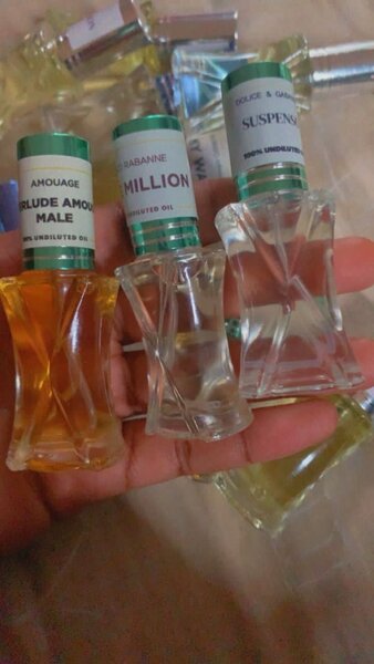 Perfume oil