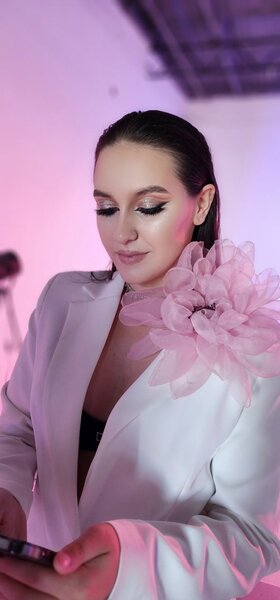 Брошь в виде цветка