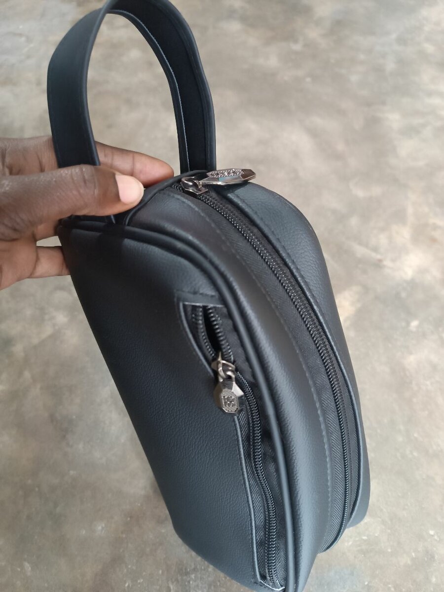 Pochette Banane en Cuir Noir