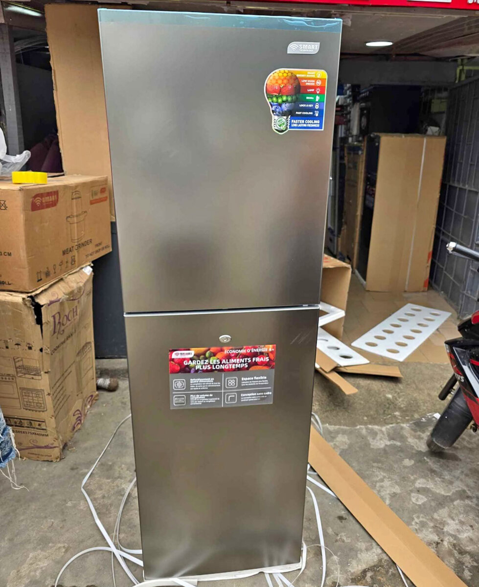 Réfrigérateur inox moderne