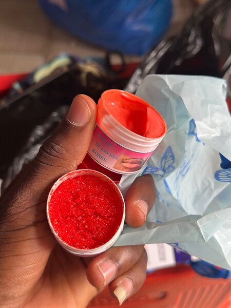 Crème et gommage de levre rose