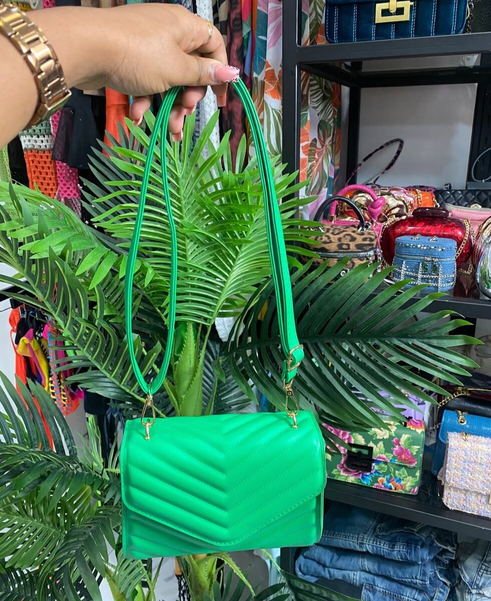 Mini chain flap square