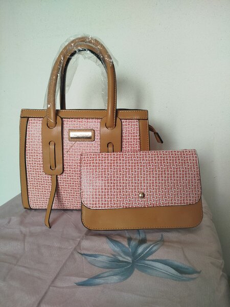 Ensemble sac à main et pochette élégant