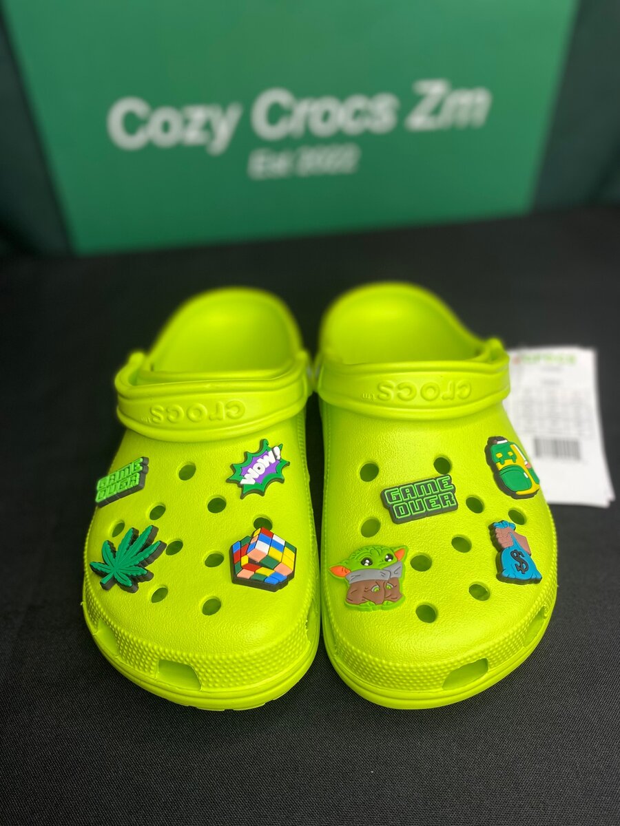 ICONIC CLASSIC CROCS