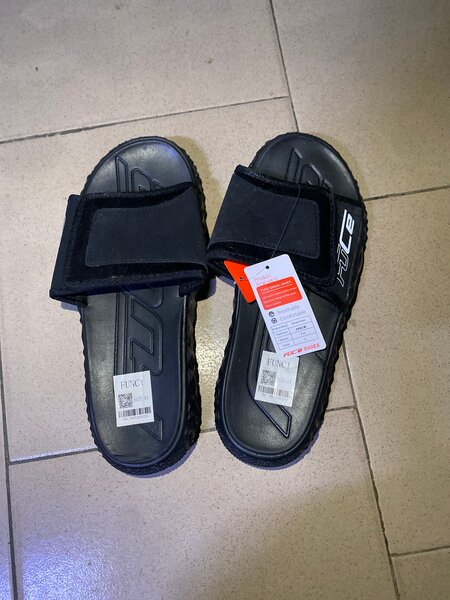 Claquettes Noires Unisexes Confort