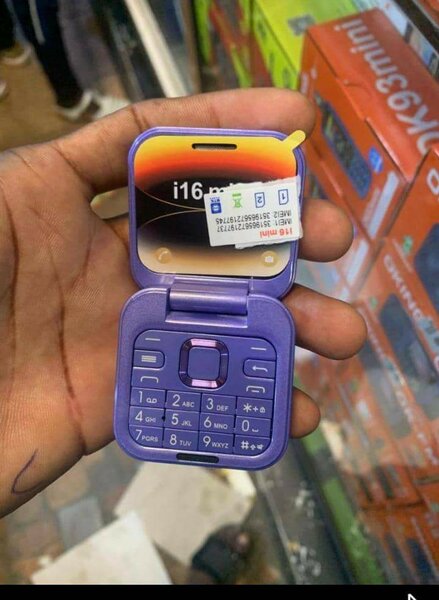 Téléphone à clapet i16