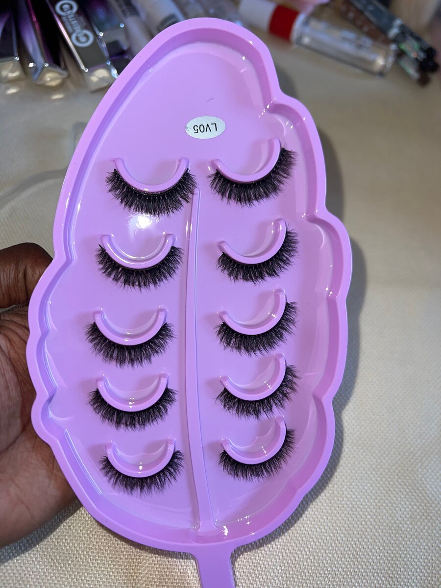 Faux cils volumineux