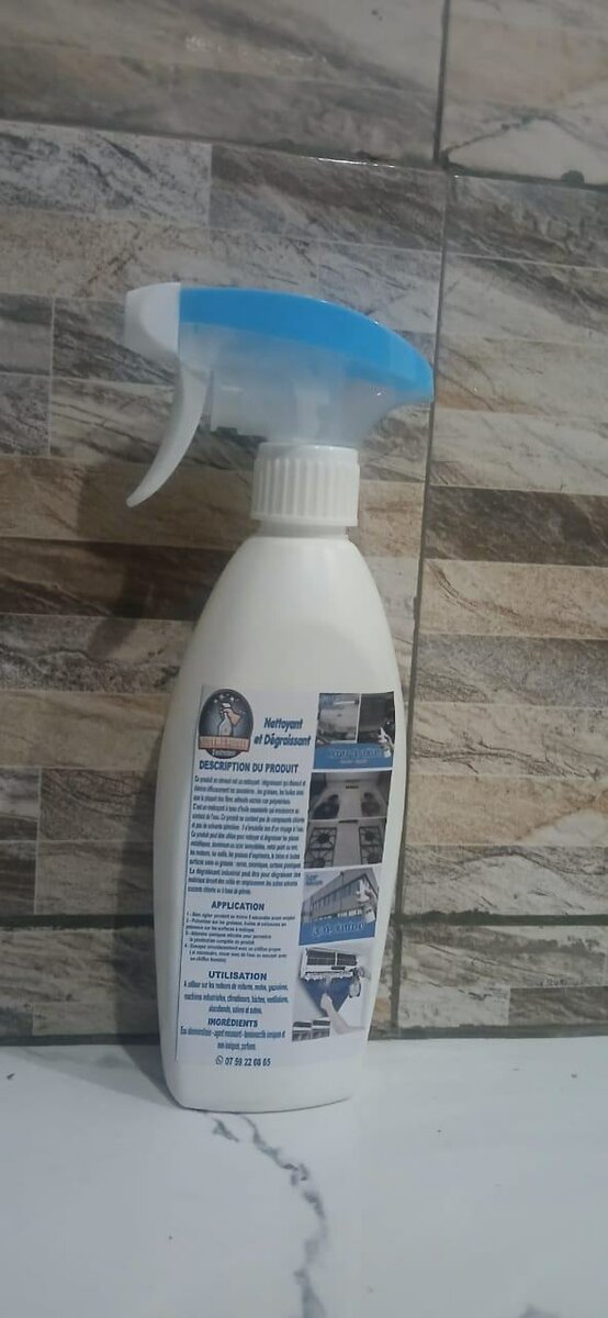 Nettoyant et dégraissant