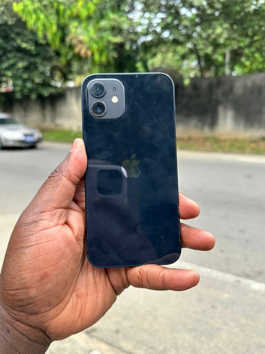 iPhone Noir avec Double Caméra