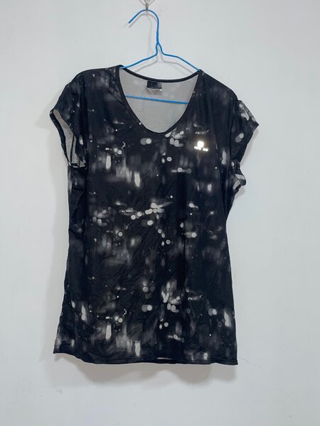 T-shirt noire pour femmes