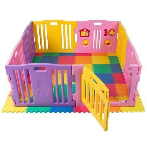 L'enclos de jeu coloré pour bébés