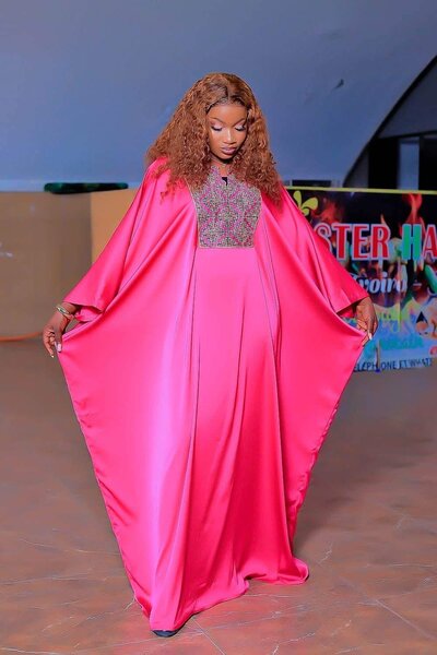 Robe caftan élégante rose