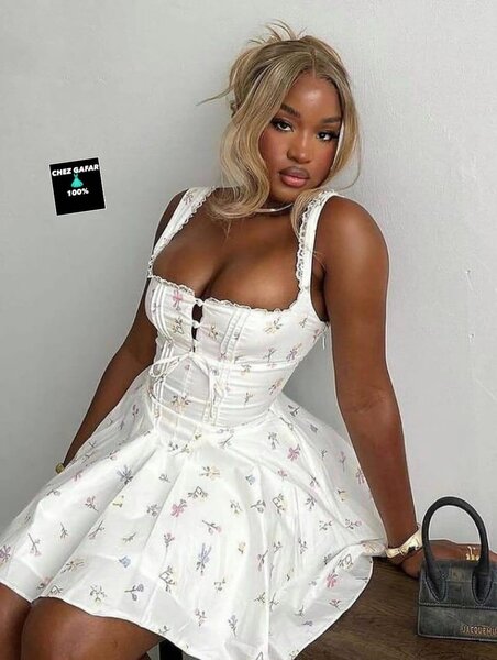 Robe élégante à fleurs