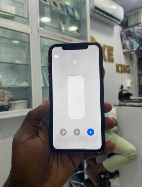 iPhone rouge dernier modèle