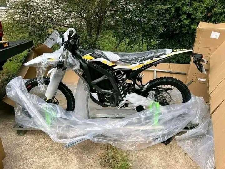 Moto cross électrique tout-terrain