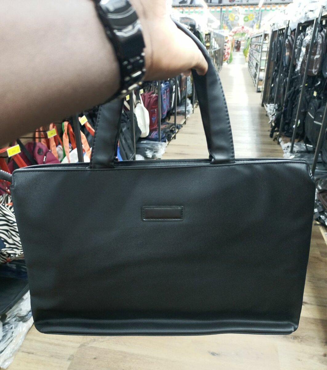 Élégant sac à main noir