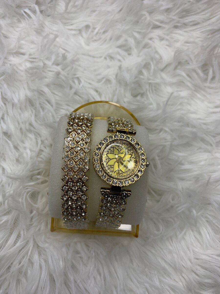 Ladies watch with bracelet