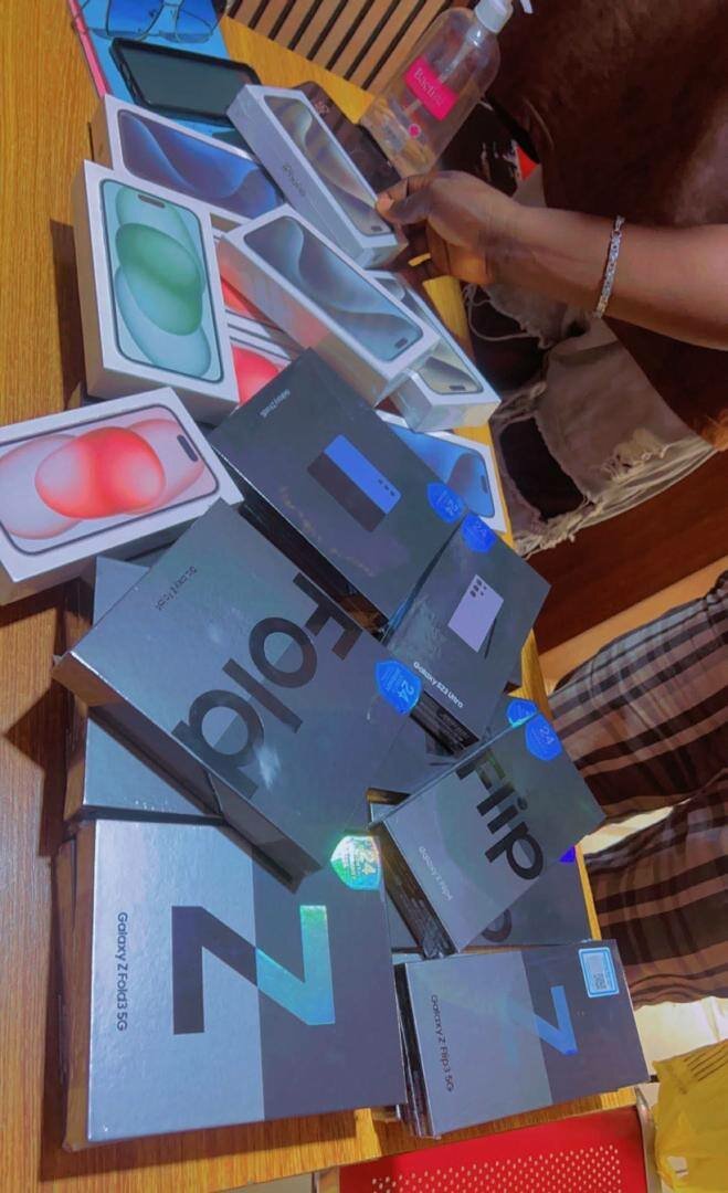 Smartphones iPhone 16simple