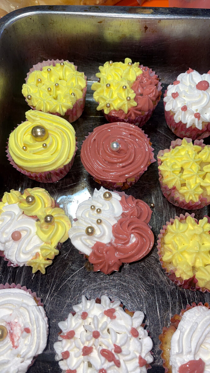 Cupcakes décoratifs assortis